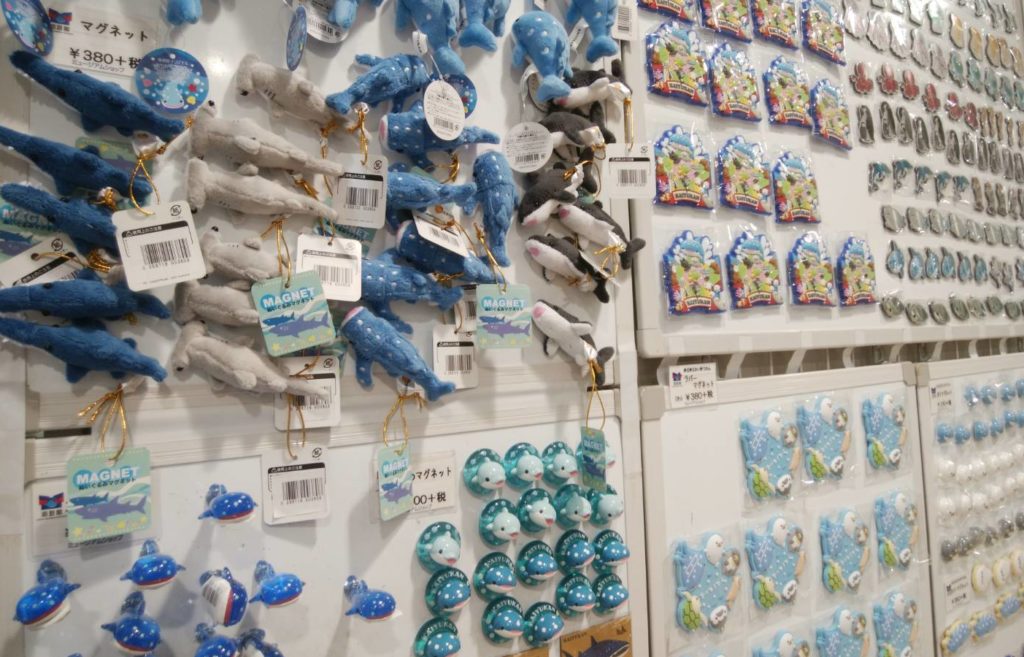 海遊館お土産一覧2026最新ガイド！人気グッズの値段と2階・3階ショップを徹底解説